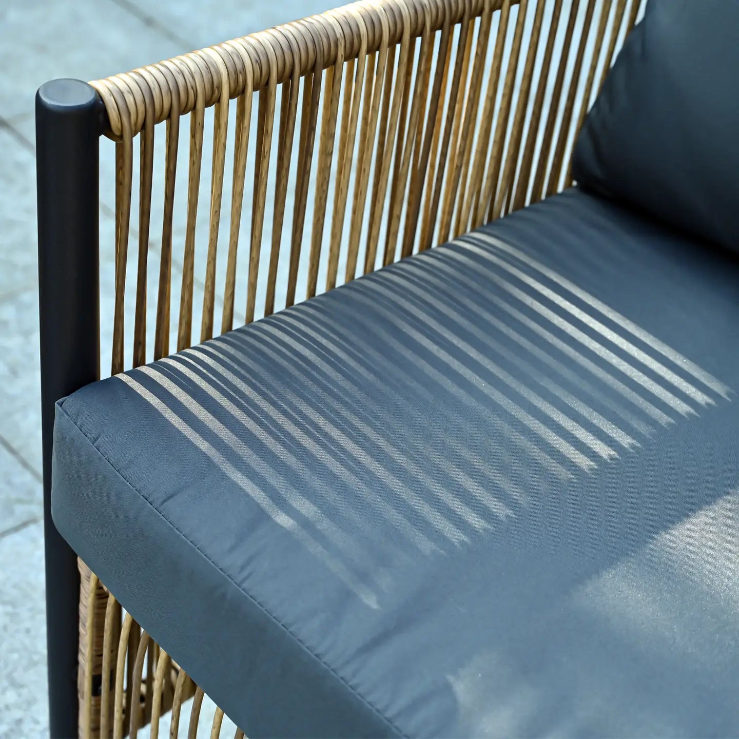 SERONA OUTDOOR LOUNGE SOFA + COFFEE TABLE